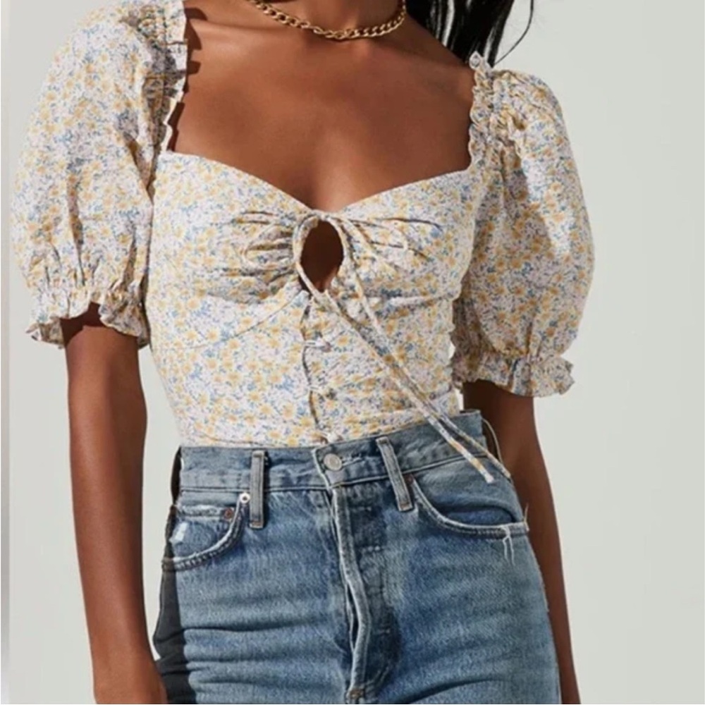 NWT Astr the Label Pink/Ylw Floral Keyhole Top Cropped Puff Sleeve Style Sz L